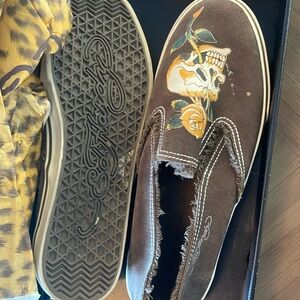 ED HARDY MENS BROWN size 9